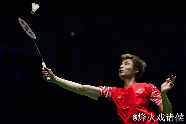 羽毛球世锦赛：石宇奇力克拉克什亚挺进男单32强