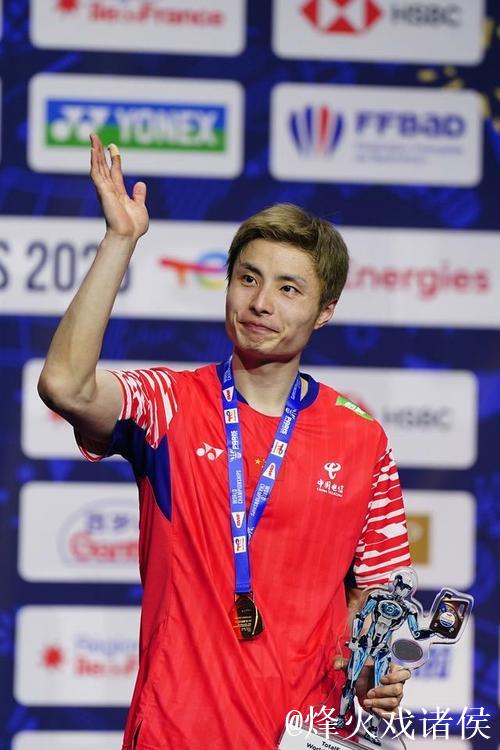 羽毛球世锦赛：石宇奇力克拉克什亚挺进男单32强