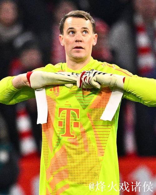 拜仁主帅弗利克:诺伊尔是毫无争议的一号门将 拜仁主帅弗利克:诺伊尔是毫无争议的一号门将