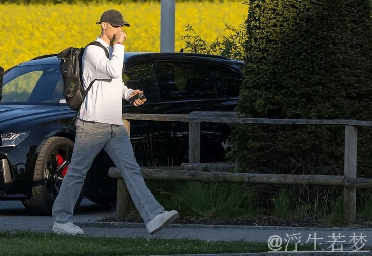 穆勒度假归来组织聚会,20名队友积极参与 穆勒度假归来组织聚会,20名队友积极参与